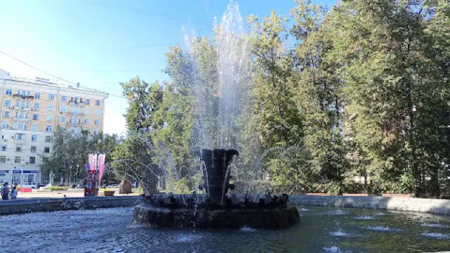 Сквер Каштановая аллея