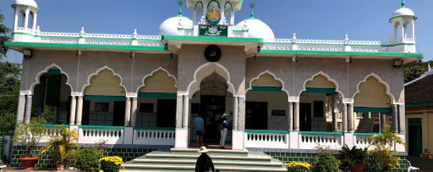Mubarak Mosque (مسجد المبارك)