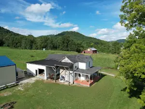 Route 52 Distillery - Kentucky Mountain Moonshine