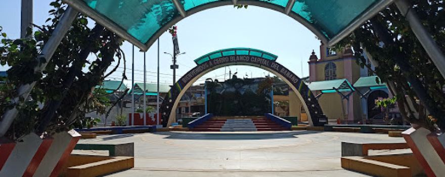 Plaza Central C.P Cerro Blanco