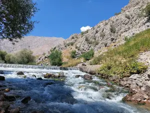 Munzur gözeleri ovacık