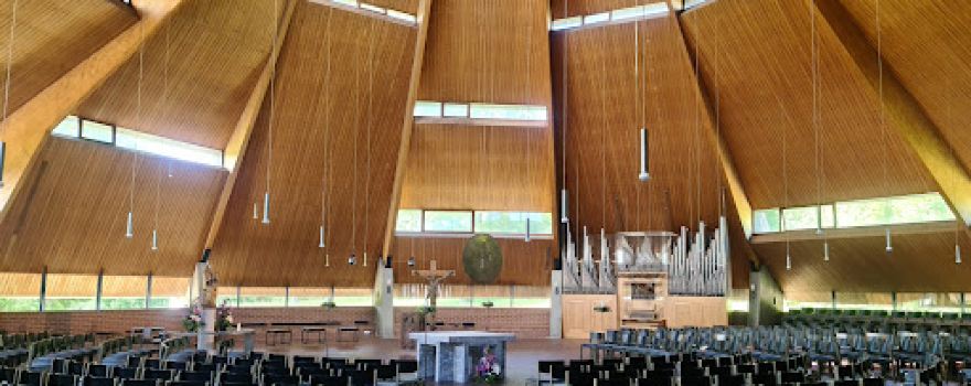 Autobahn- und Pfarrkirche Maria am Wege Windach