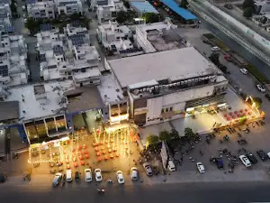 V World City Gold