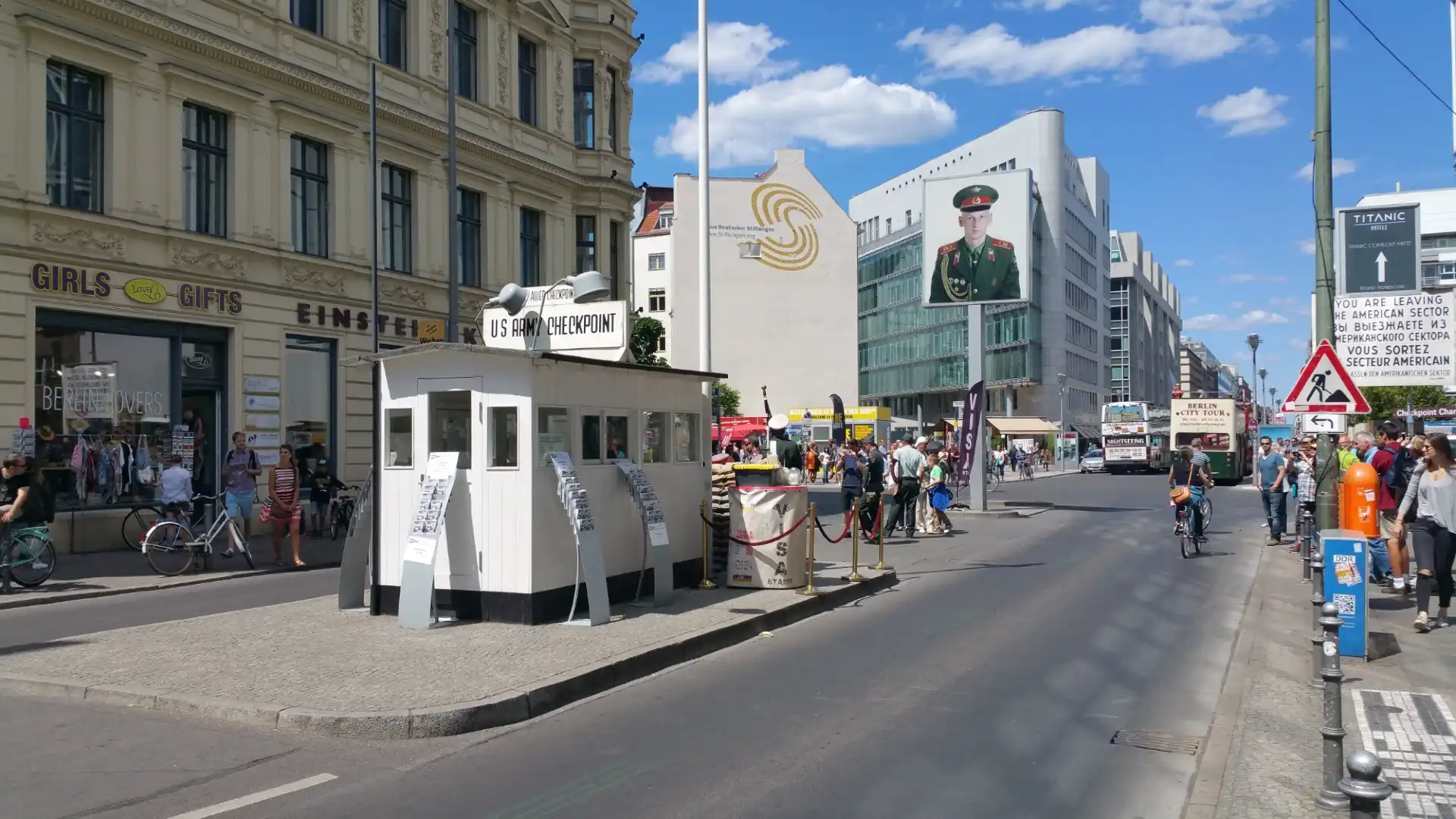 Hotels near Wall Museum - Checkpoint Charlie