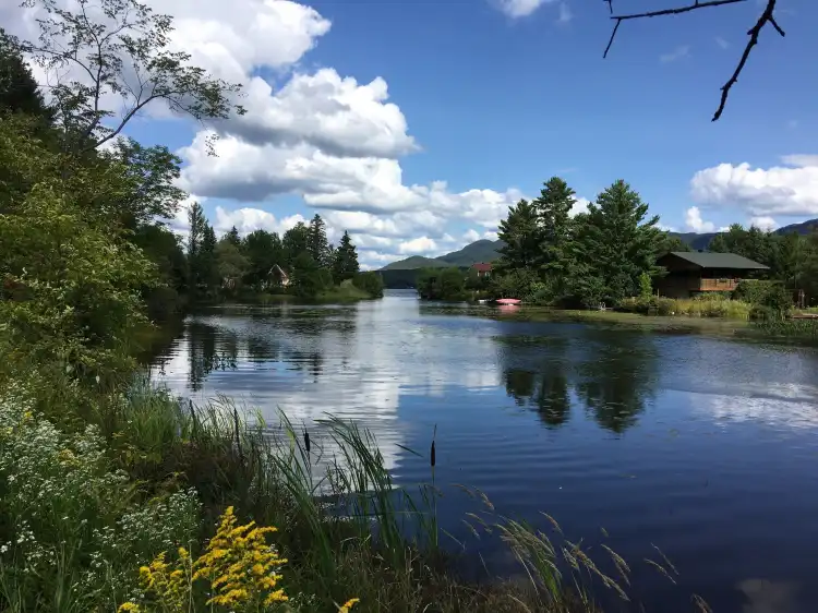 Hotels near Magog River Gorge