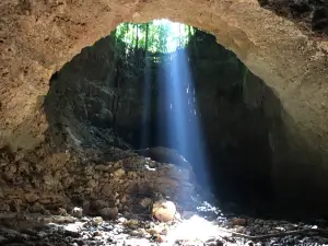 Hinayagan Cave