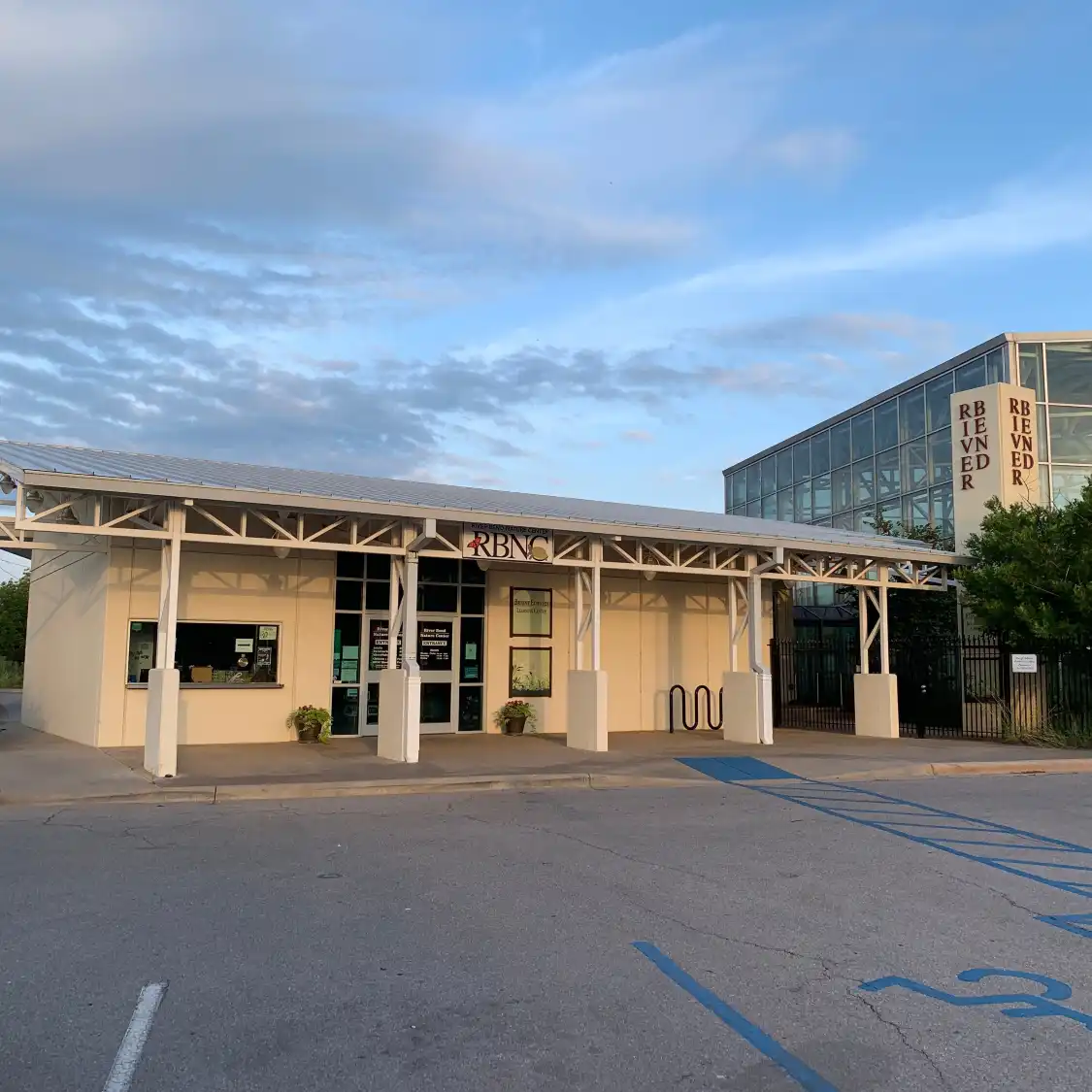 Hotels near River Bend Nature Center