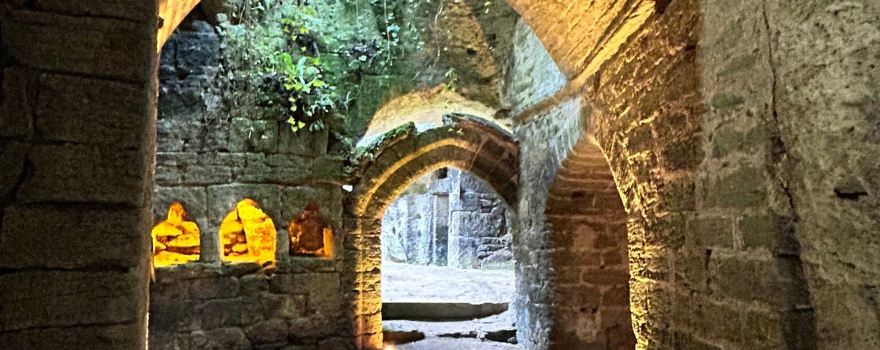 Troglodytes & Sarcophages