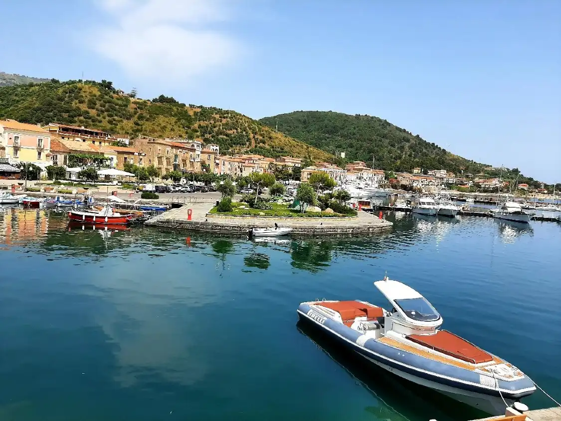 Hotel in zona Porto di Acciaroli