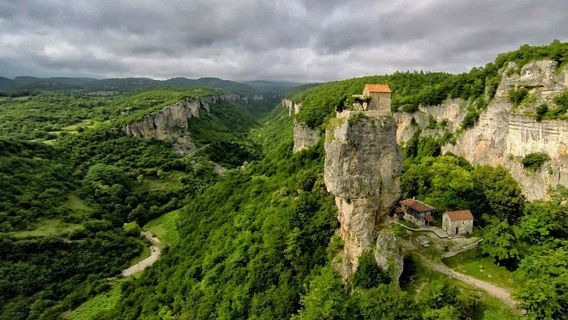 Katskhi Pillar