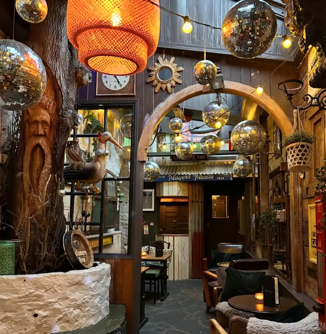 Hotels near Roundy's Bar