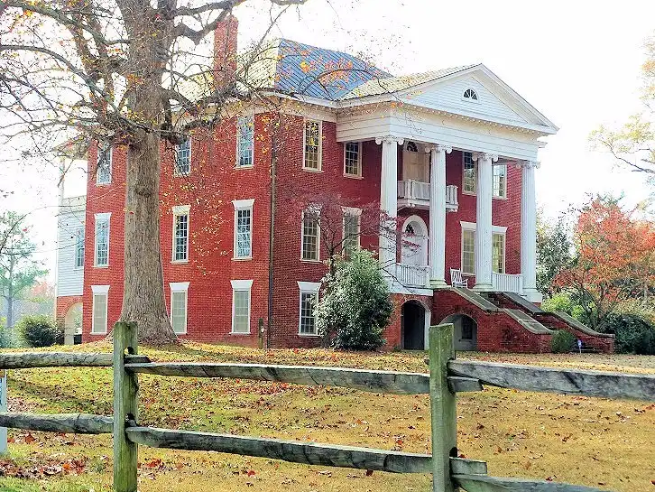 Hotels near Stonewall Manor