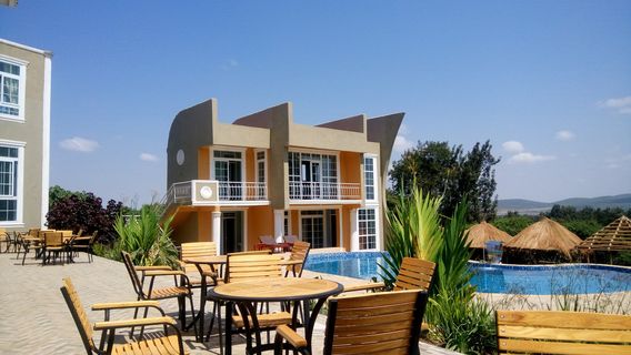 Pat Trekking and Safaris