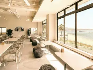 The Island Kira Waikiki Beach Store