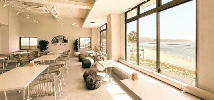 The Island Kira Waikiki Beach Store