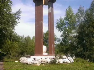 Памятник Строителям Коршуновстроя