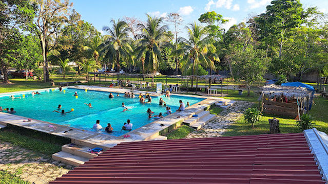 Alberca y Jardín ELIFAB