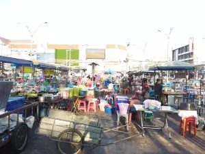Thung Sri Muang Night Market