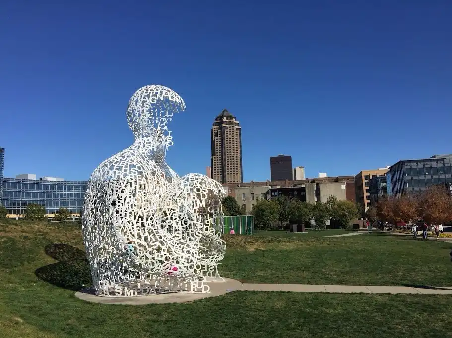 Hotels near Pappajohn Sculpture Park