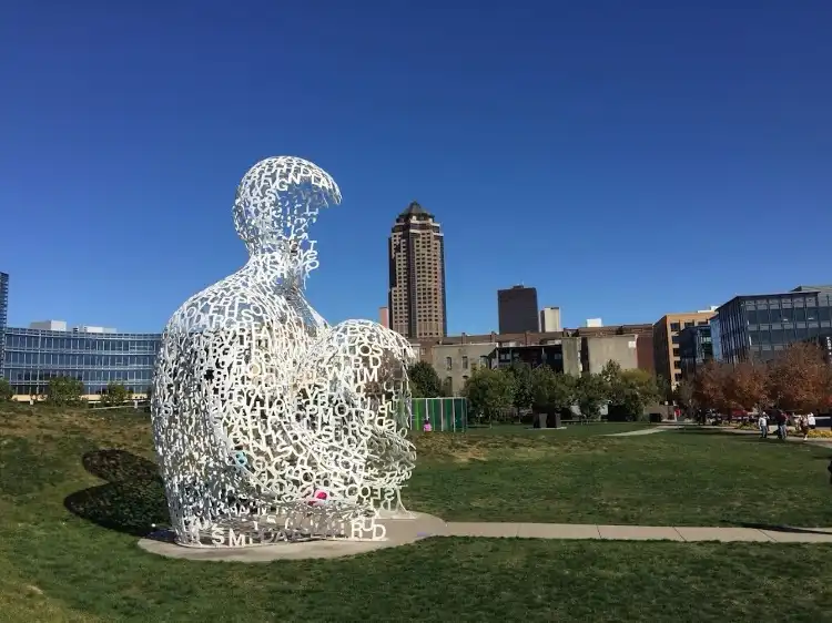 Hotels near Pappajohn Sculpture Park