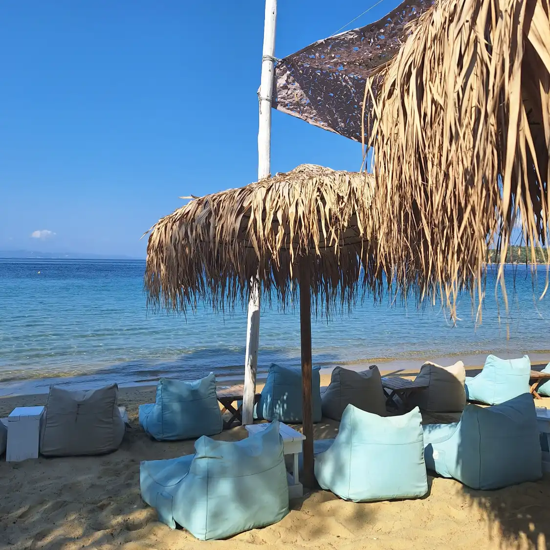 Hotels near Vromolimnos Beach