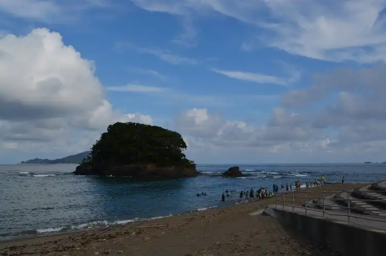 Hotels in Mugi