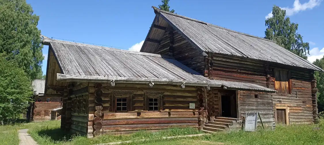 Small Korela Wooden Architecture and Folk Art Museum附近的飯店