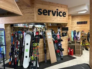 TSAKIRIS Ski & Snowboard Bansko