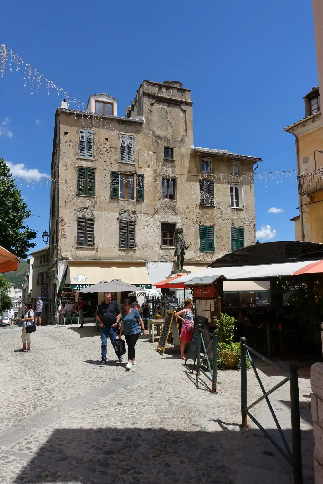 Hotels near Monument au general Gaffori