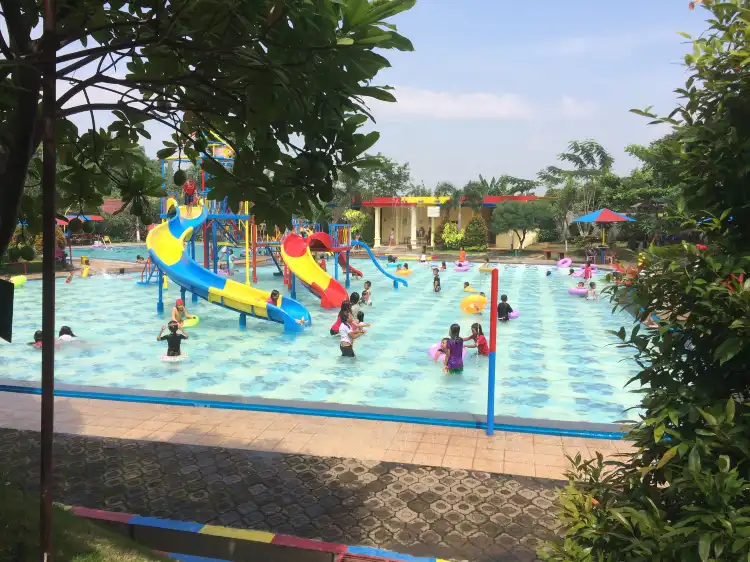 Hotels in Gondang