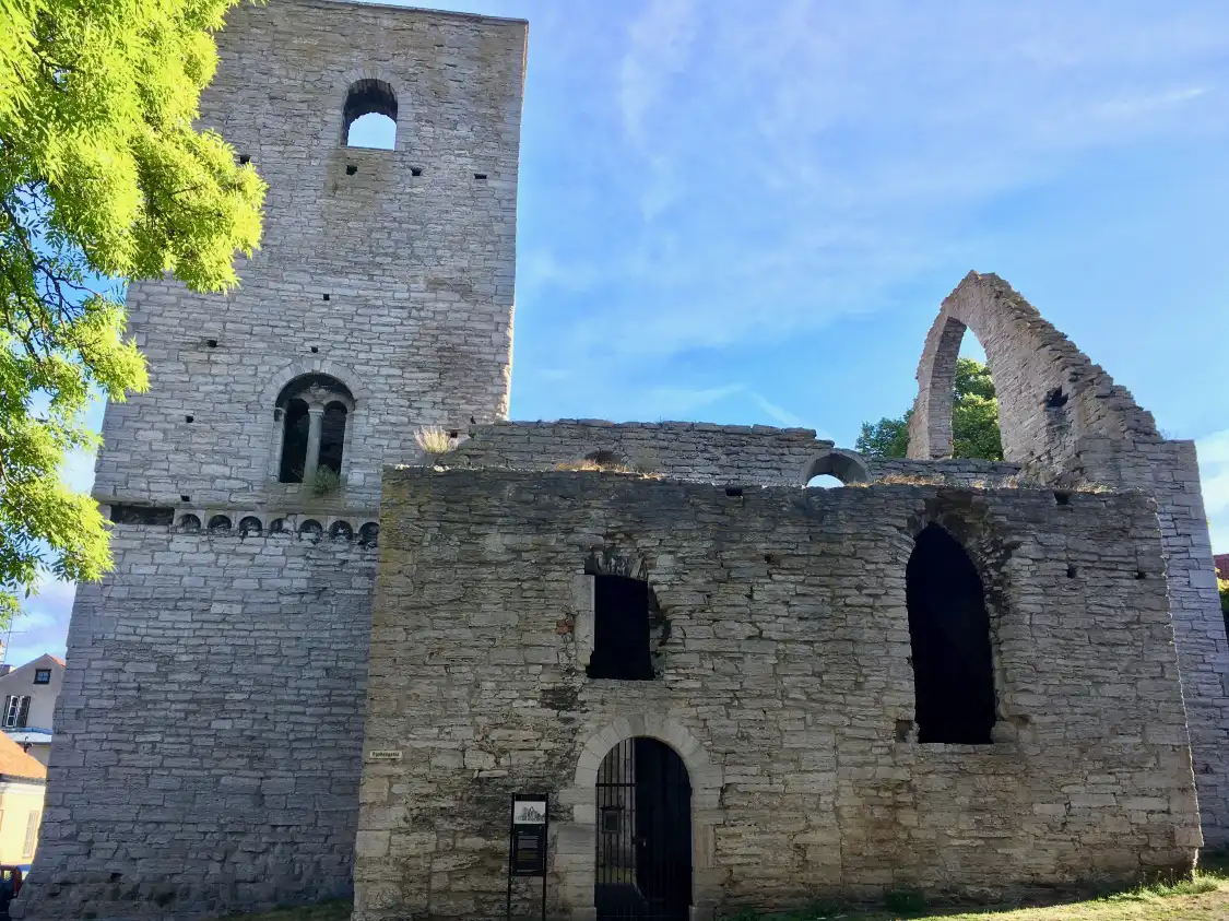 Hotels near Drottens ruin