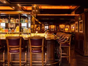 Funky Claude's Bar