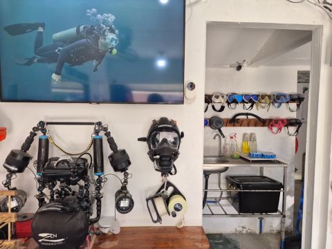 DIVESTORY MOALBOAL SCUBA DIVING CENTER