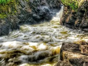 Vermilion Falls Trail