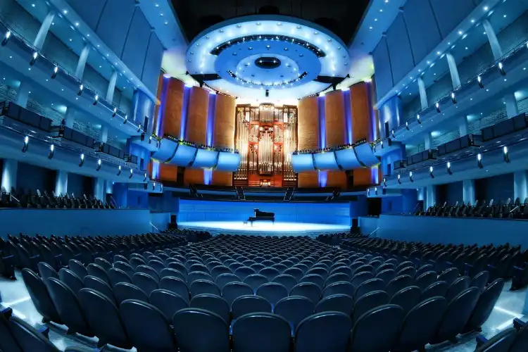 Hotels near Winspear Centre