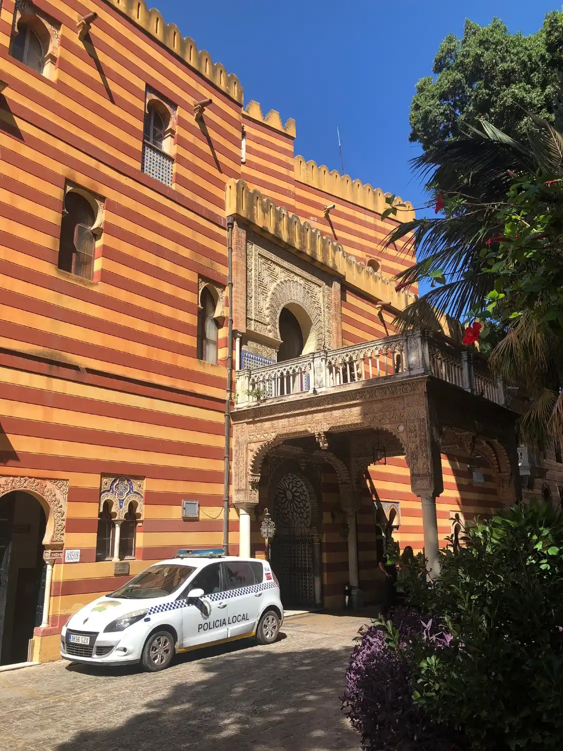 Hotels near Palacio de Orleans-Borbon