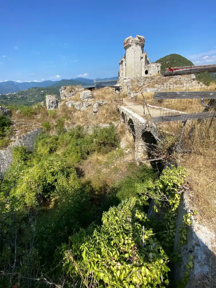 Hotels near Castel Gavone