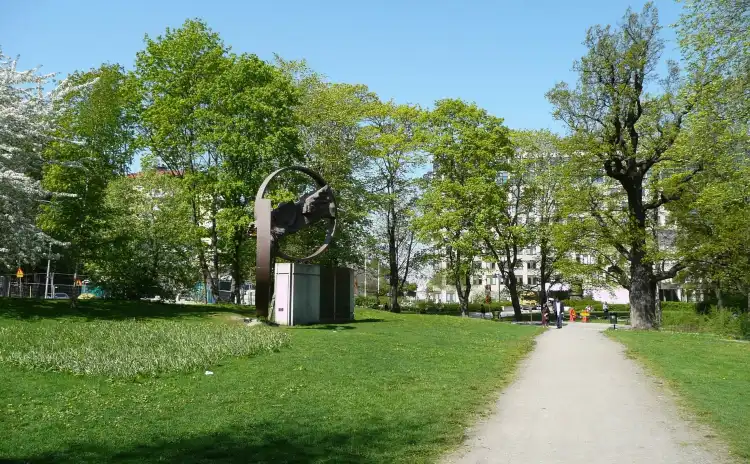 Hotels near Finland’s monument