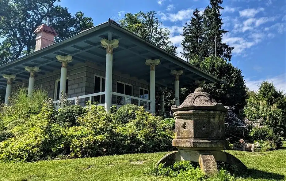 Hotels near Schacky Park