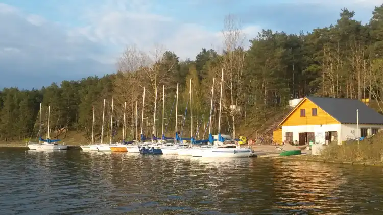 Hotel di Karsin