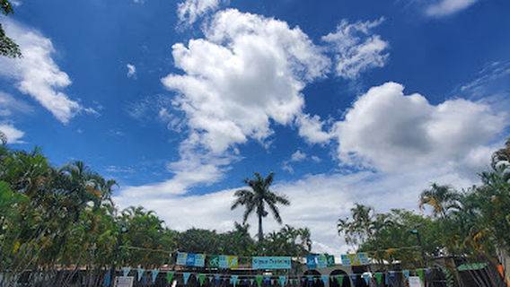 Centro De Convenciones Y Retiros "Los Salmones"