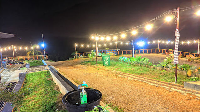 Angkringan Pisek Kite (Pisek Hill)