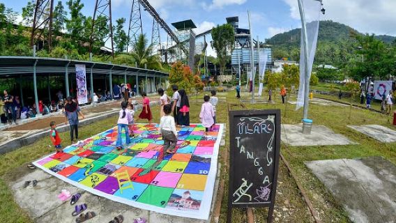 Drie Silo's bij de Oembilin-kolenmijn , Kawasan Silo Sawahlunto