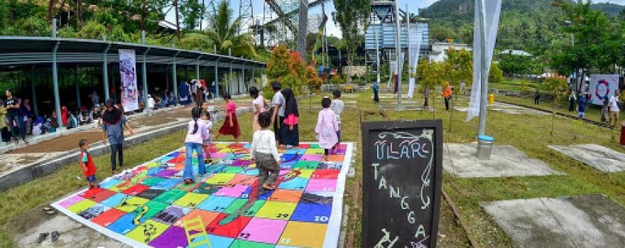 Drie Silo's bij de Oembilin-kolenmijn , Kawasan Silo Sawahlunto