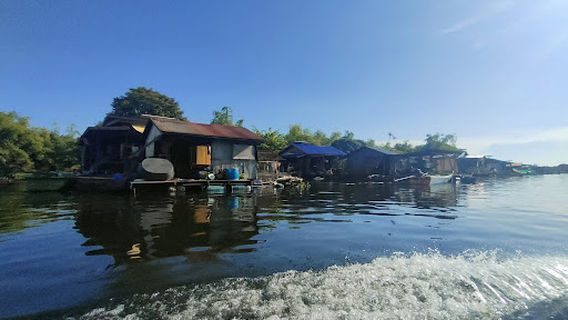 Battambang Floating Village