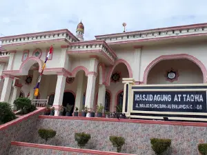 Mesjid Agung At Taqwa