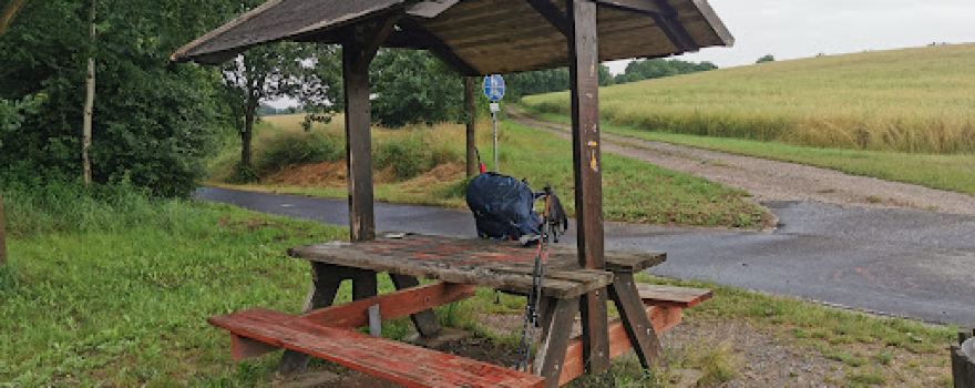 Rastplatz an der Weggabelung