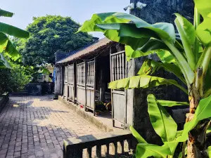 Ngôi Nhà Bá Kiến (trong Chí Phèo của Nam Cao)