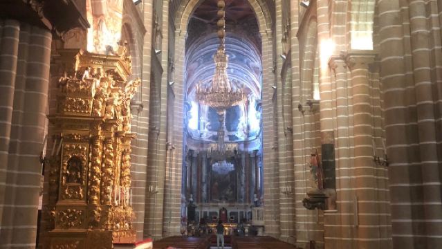 埃武拉大教堂+人骨禮拜堂+埃武拉羅馬神廟一日遊