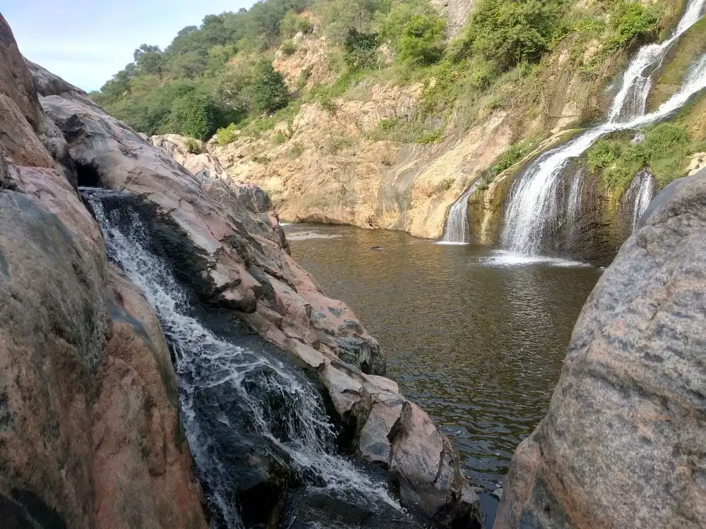 Hotels near Chunchi Falls
